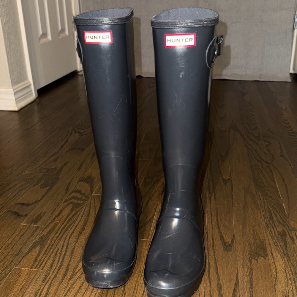 Hunter Gloss Tall Rain Boots in Dark Navy